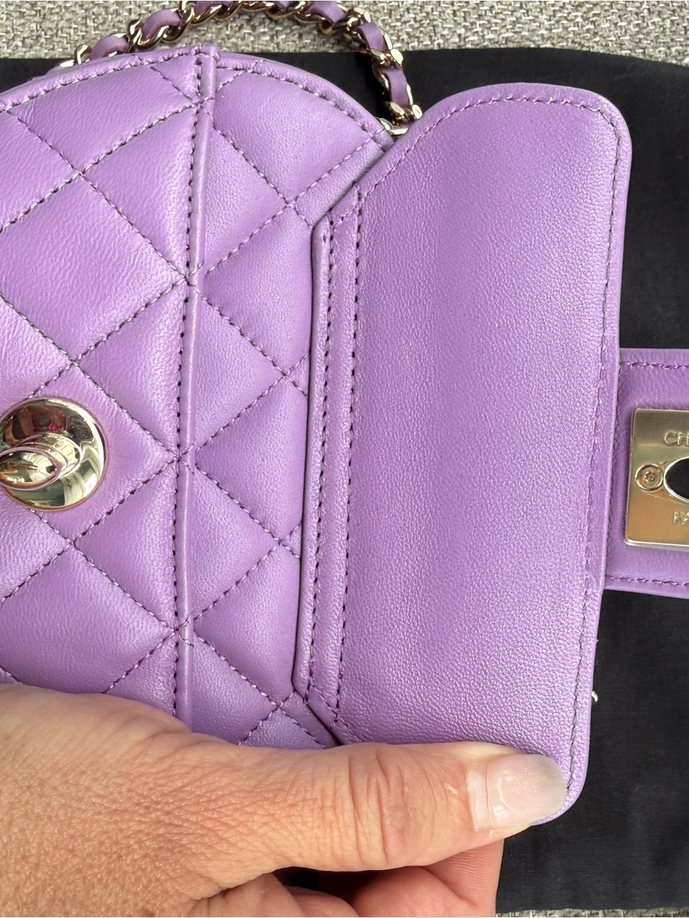 CHANEL Lavender Quilted Heart Crossbody Bag with Gold-Tone Chain - Picture 6 of 6